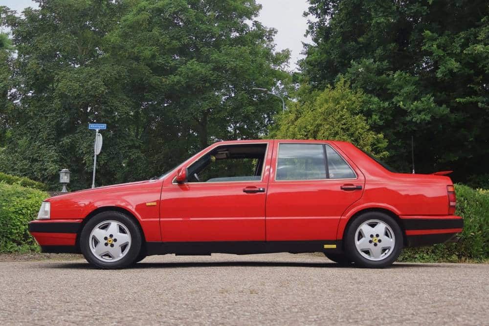 https://autogreeknews.gr/wp-content/uploads/2026/06/Lancia_Thema_8_32_1988_Ferrari_Rosso_Corsa_2026_pr.jpg