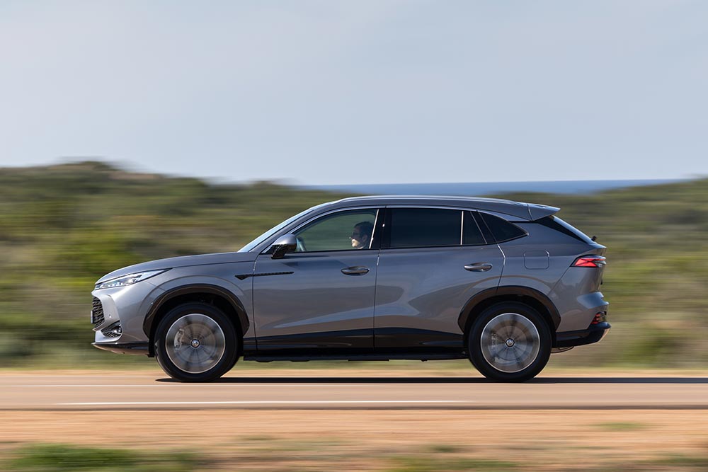 https://autogreeknews.gr/wp-content/uploads/2026/06/MG-HS-PHEV-4.jpg