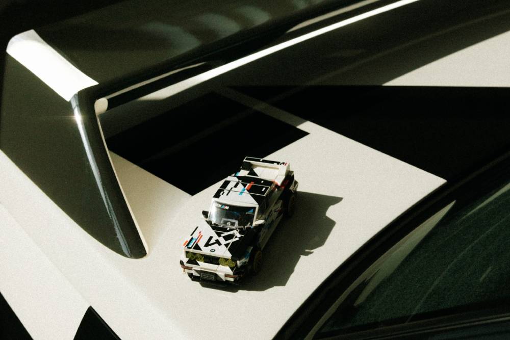 https://autogreeknews.gr/wp-content/uploads/2026/06/P90642081_lowRes_bmw-m3-e30-lego-spee-1.jpg