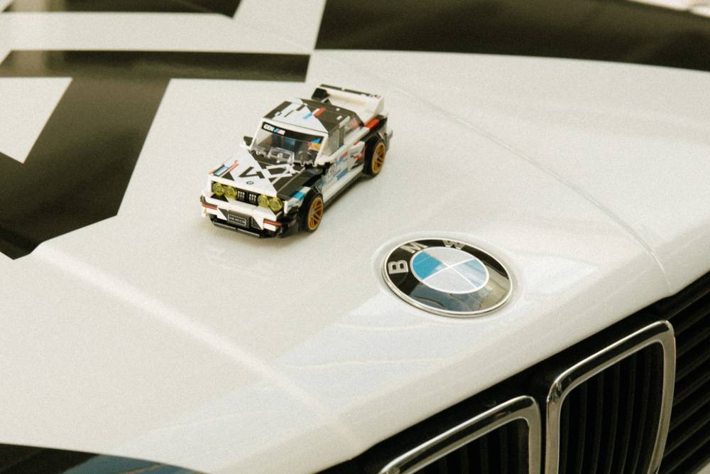 https://autogreeknews.gr/wp-content/uploads/2026/06/P90642083_lowRes_bmw-m3-e30-lego-spee-1.jpg