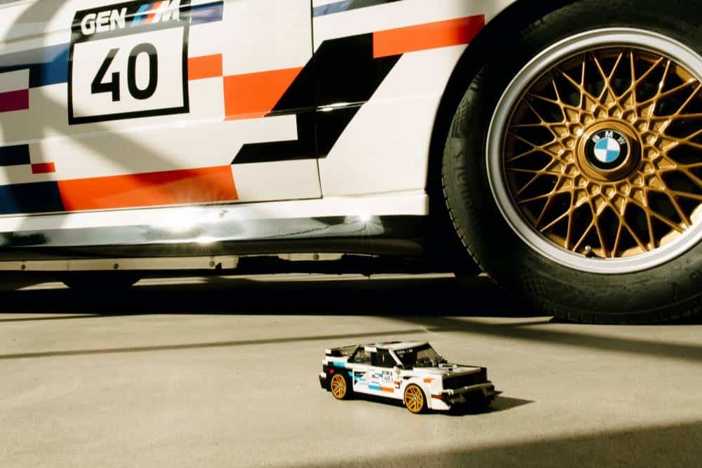 https://autogreeknews.gr/wp-content/uploads/2026/06/P90642084_lowRes_bmw-m3-e30-lego-spee-1.jpg