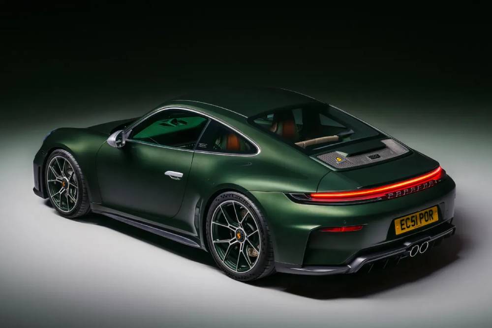 https://autogreeknews.gr/wp-content/uploads/2026/06/Porsche-911-GT3-Earls-Court-Edition-14.jpg