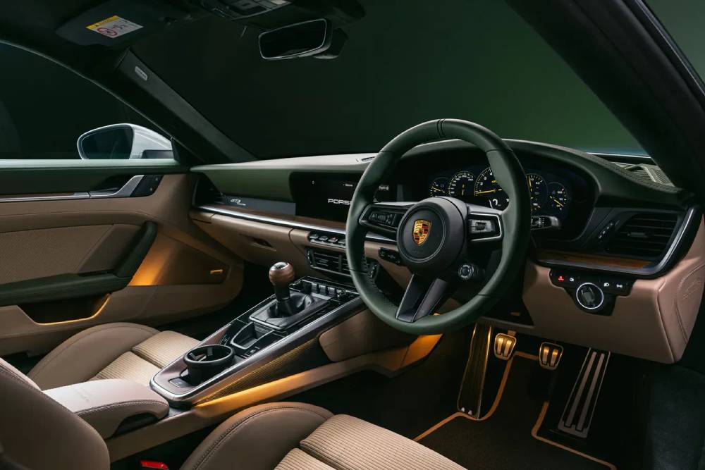 https://autogreeknews.gr/wp-content/uploads/2026/06/Porsche-911-GT3-Earls-Court-Edition-3.jpg