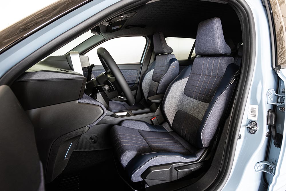 https://autogreeknews.gr/wp-content/uploads/2026/06/Renault-4-E-Tech-electric-19.jpg