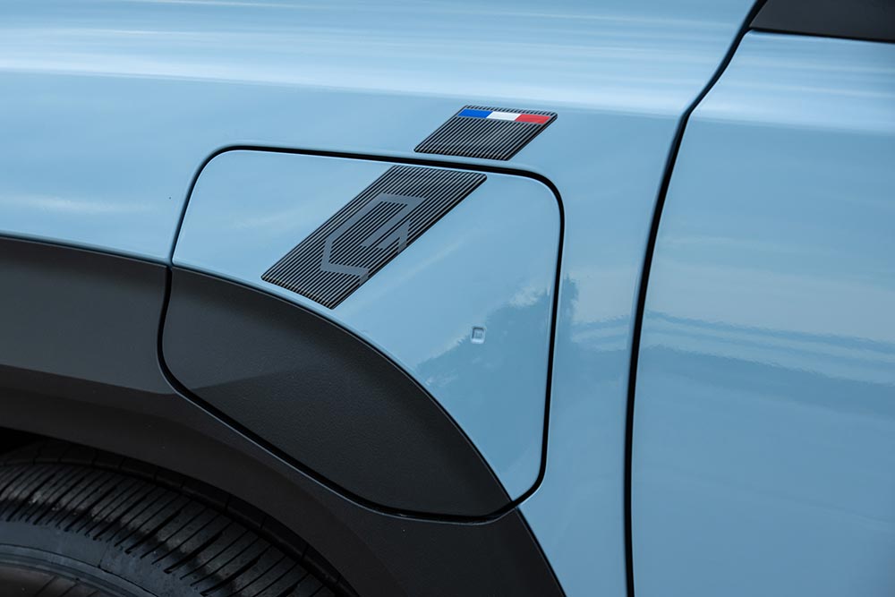 https://autogreeknews.gr/wp-content/uploads/2026/06/Renault-4-E-Tech-electric-8.jpg