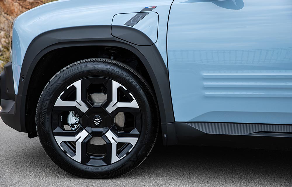 https://autogreeknews.gr/wp-content/uploads/2026/06/Renault-4-E-Tech-electric-9.jpg