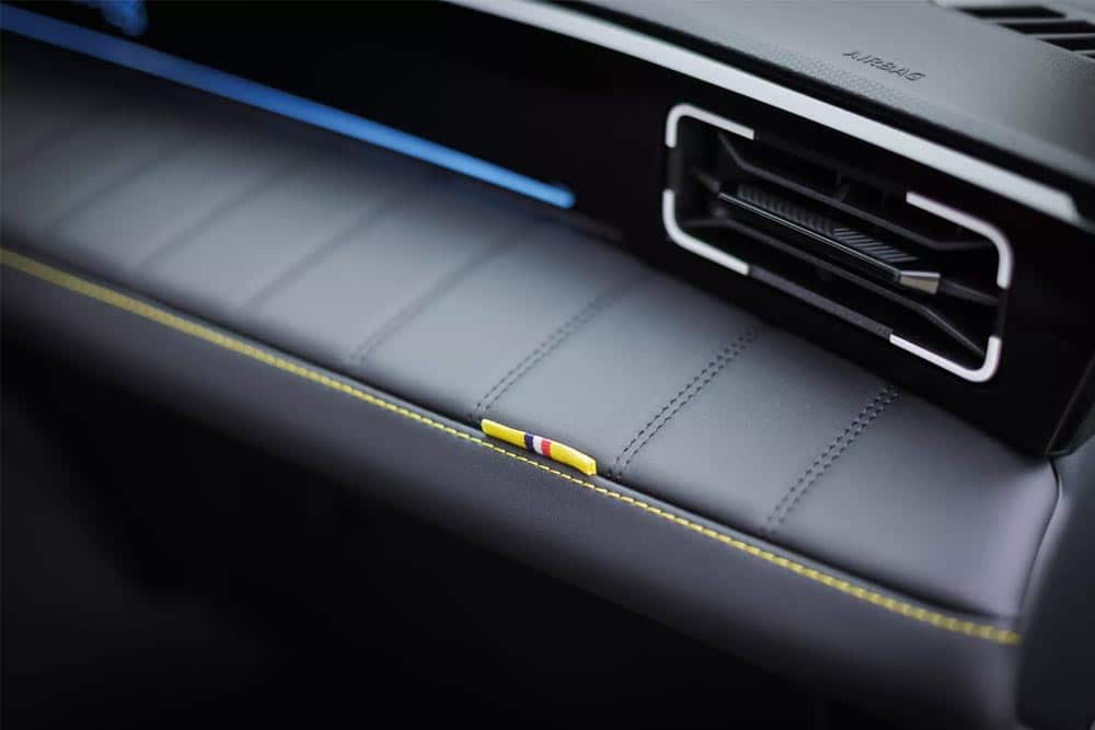 https://autogreeknews.gr/wp-content/uploads/2026/06/Renault-4-E-Tech-interior-4.jpg
