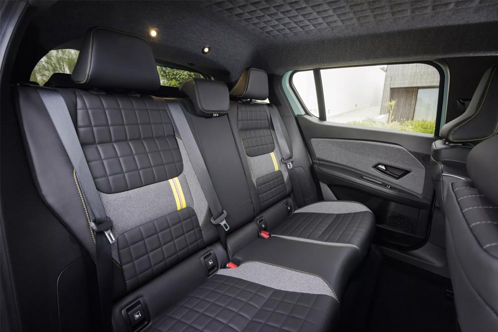 https://autogreeknews.gr/wp-content/uploads/2026/06/Renault-4-E-Tech-interior-5.jpg