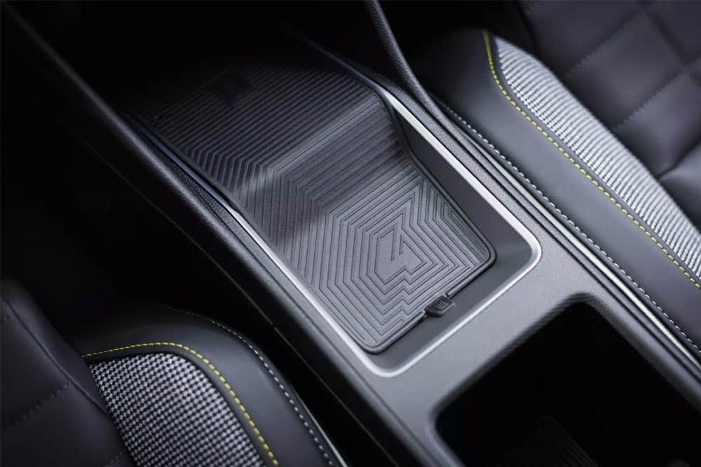https://autogreeknews.gr/wp-content/uploads/2026/06/Renault-4-E-Tech-interior-6.jpg