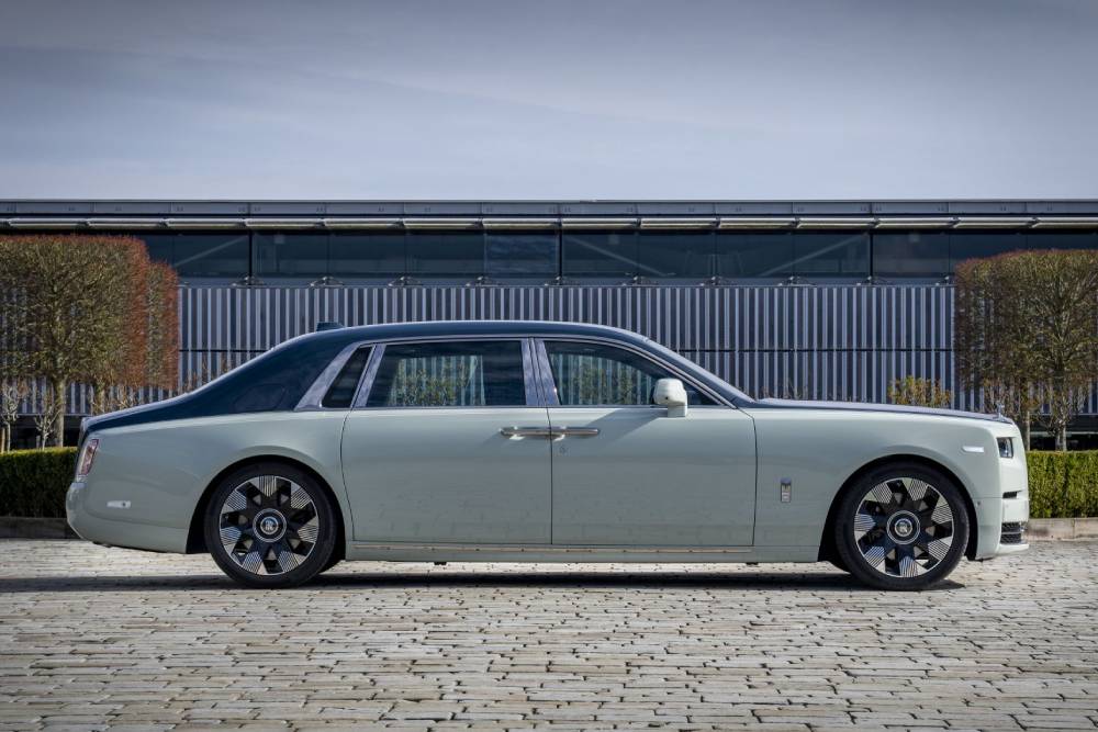 https://autogreeknews.gr/wp-content/uploads/2026/06/Rolls-Royce_Phantom_775000-km-5.jpg