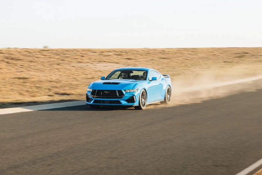 https://autogreeknews.gr/wp-content/uploads/2026/06/Roush-2026-Ford-Mustang-GT-1-2048x1365-1.jpg