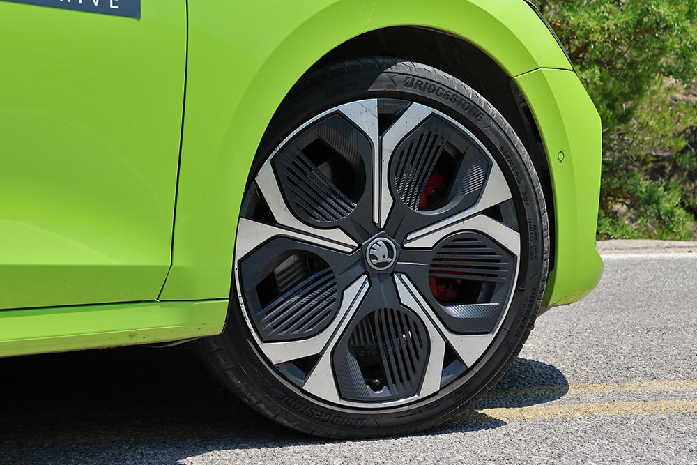 https://autogreeknews.gr/wp-content/uploads/2026/06/Skoda-Octavia-Grand-Coupe-RS-2.0-TSI-265PS-DSG7-13.jpg
