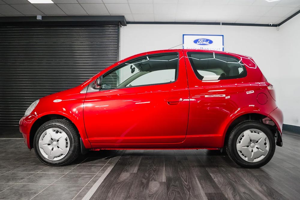 https://autogreeknews.gr/wp-content/uploads/2026/06/Toyota-Yaris-2002-2.jpg