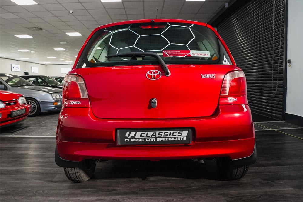 https://autogreeknews.gr/wp-content/uploads/2026/06/Toyota-Yaris-2002-4.jpg