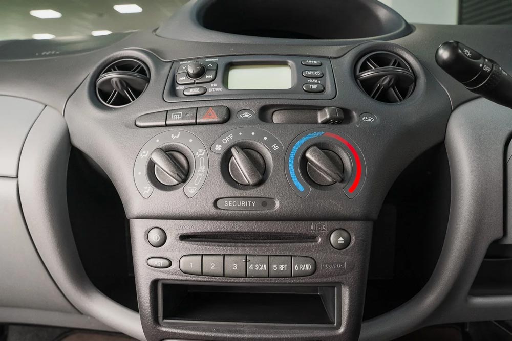 https://autogreeknews.gr/wp-content/uploads/2026/06/Toyota-Yaris-2002-8.jpg