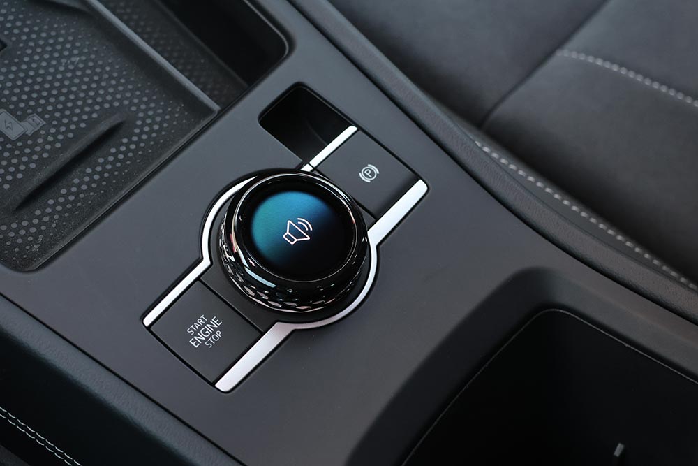 https://autogreeknews.gr/wp-content/uploads/2026/06/VW-T-Roc-2026-interior-14.jpg