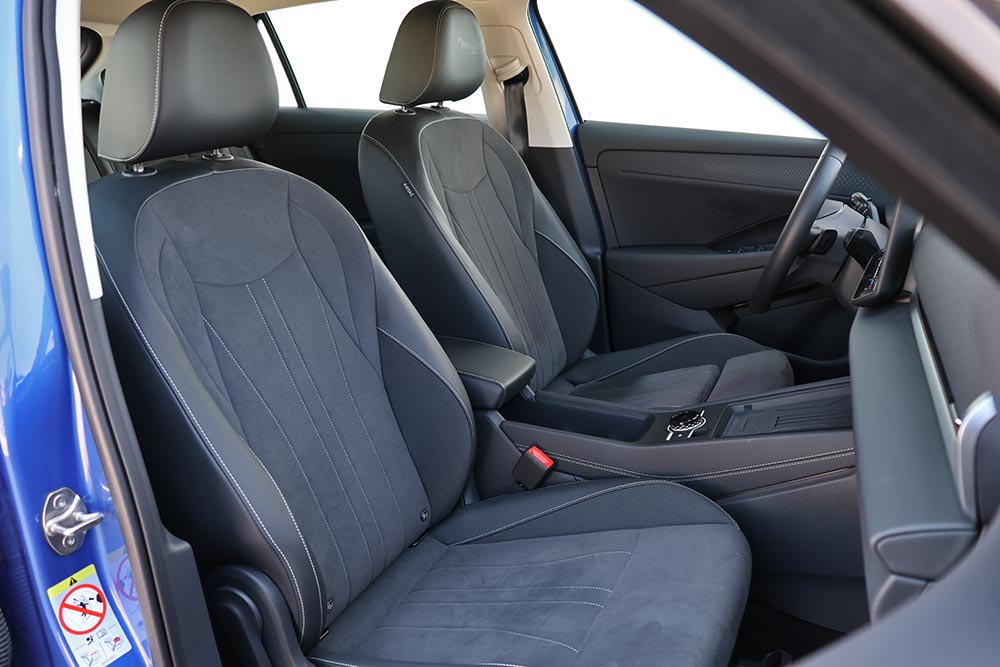 https://autogreeknews.gr/wp-content/uploads/2026/06/VW-T-Roc-2026-interior-25.jpg