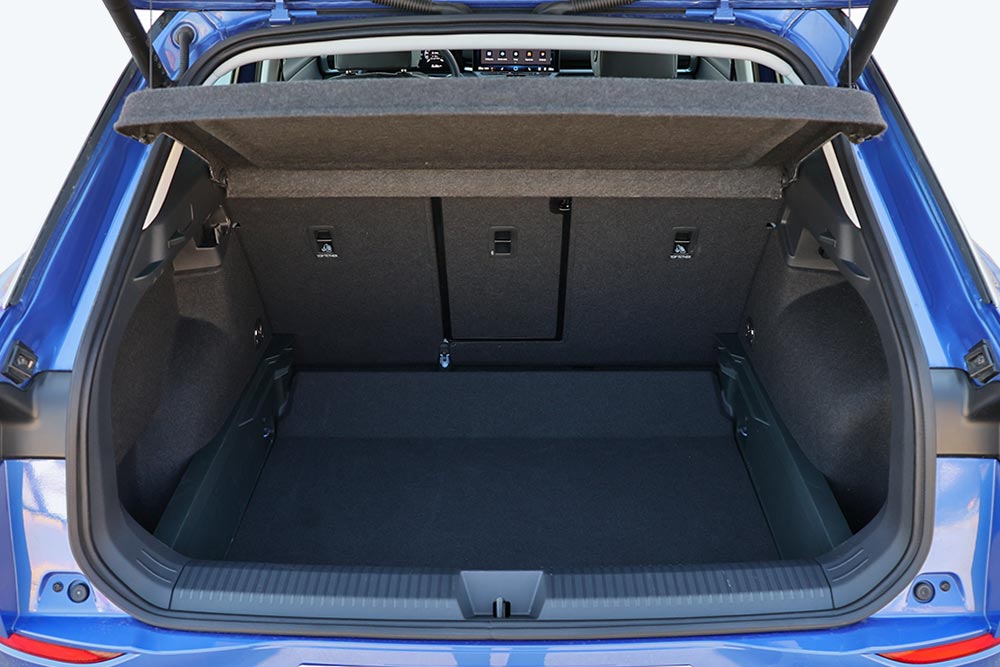 https://autogreeknews.gr/wp-content/uploads/2026/06/VW-T-Roc-2026-interior-30.jpg