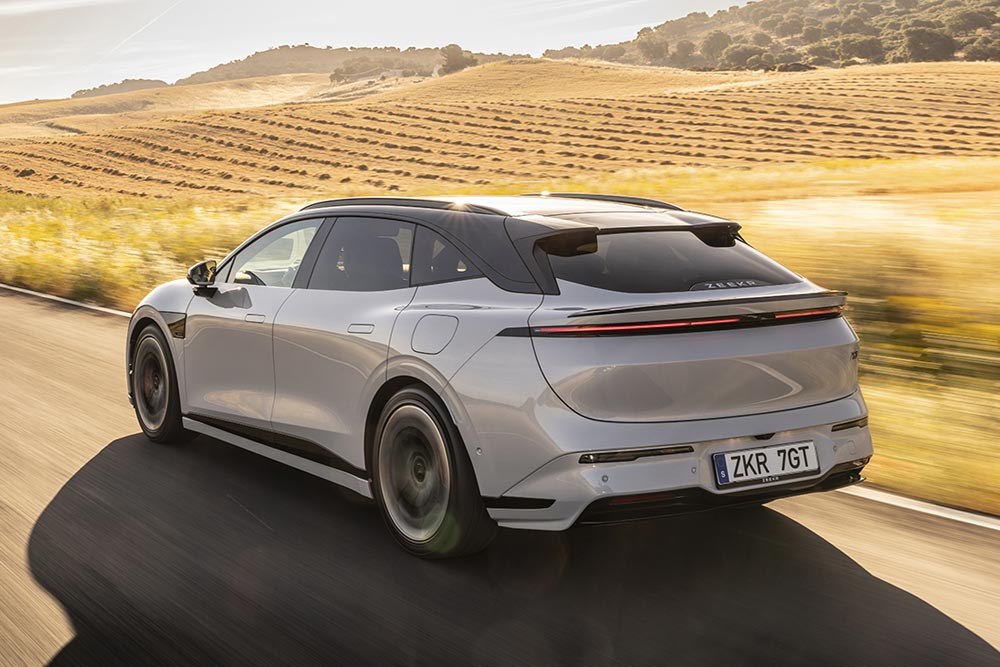 https://autogreeknews.gr/wp-content/uploads/2026/06/Zeekr-7GT-14.jpg