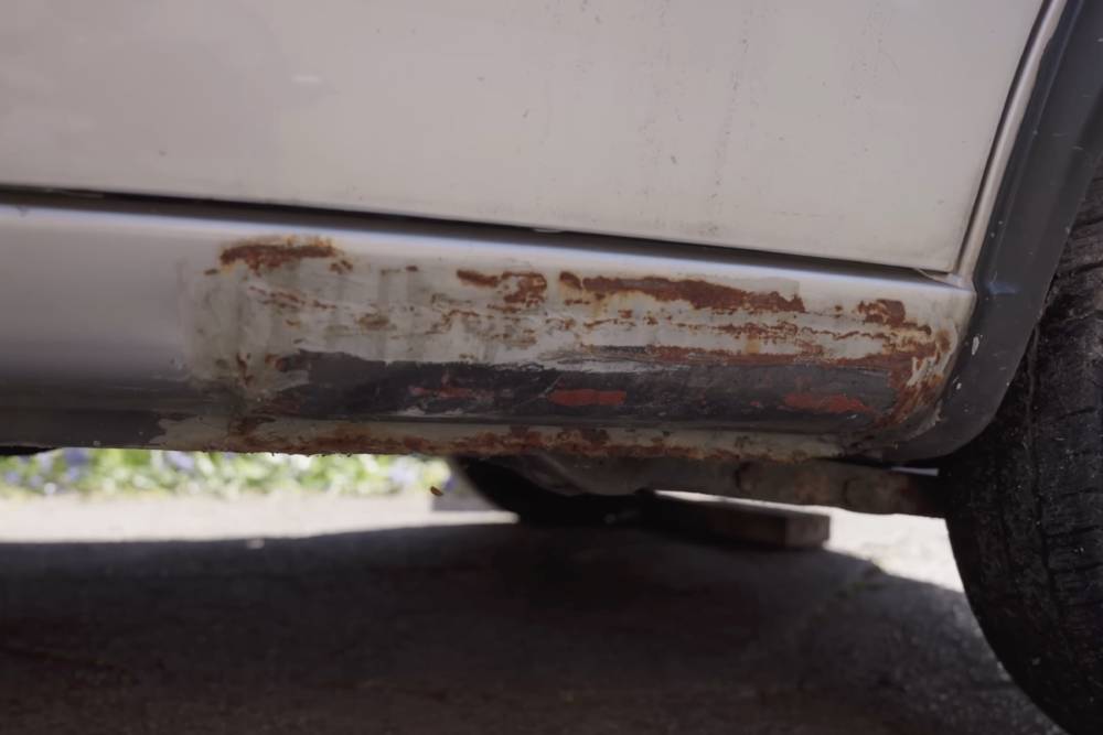 https://autogreeknews.gr/wp-content/uploads/2026/06/abandoned-nissan-micra-k10-2.jpg