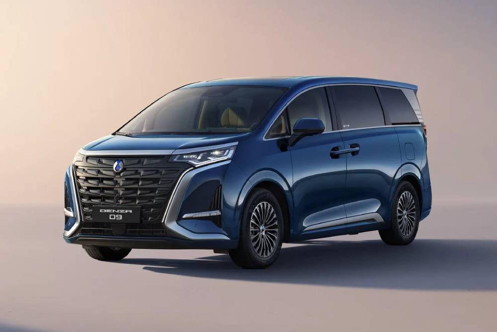 Νέο πολυτελές plug-in hybrid MPV Denza D9 DM-i
