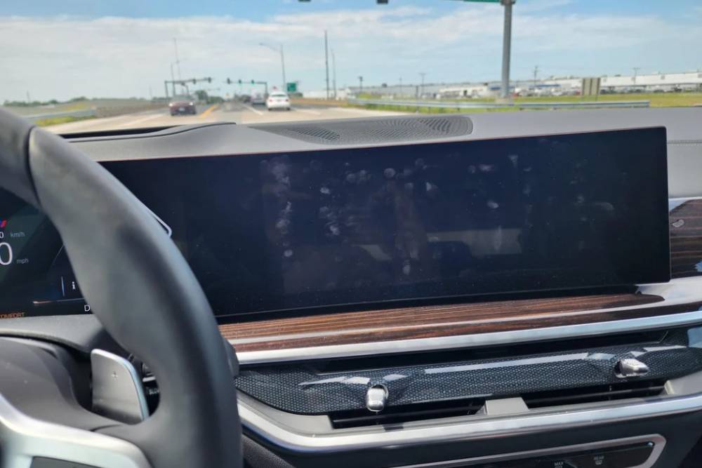 https://autogreeknews.gr/wp-content/uploads/2026/06/black-screen-malfunction-02.jpg