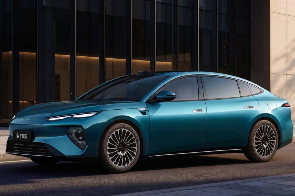 https://autogreeknews.gr/wp-content/uploads/2026/06/byd-seal-08-02.jpg