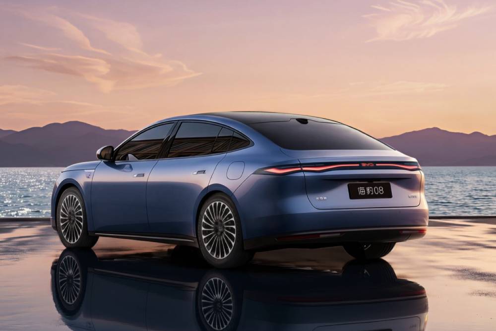 https://autogreeknews.gr/wp-content/uploads/2026/06/byd-seal-08-11.jpg