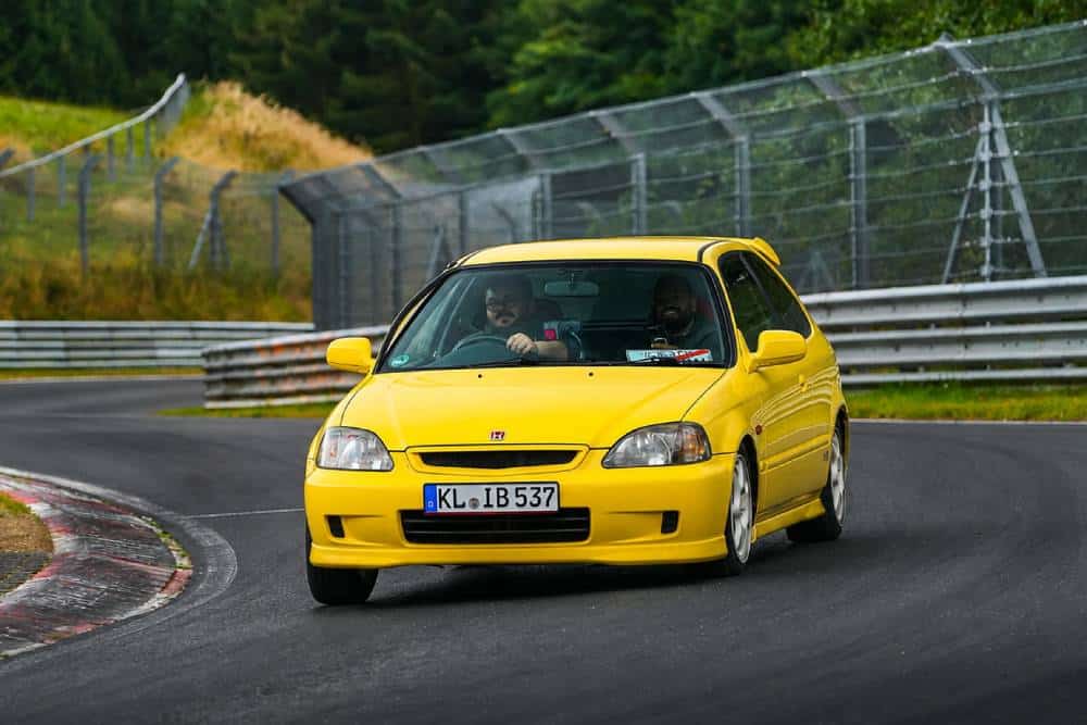 Honda Civic Type R EK9 παραδίδει μαθήματα στο Nurburgring