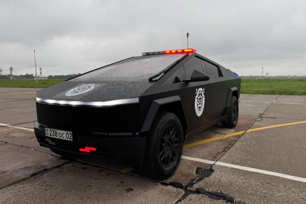 https://autogreeknews.gr/wp-content/uploads/2026/06/cybertruck-patrol-car-kazakhstan-06.jpg