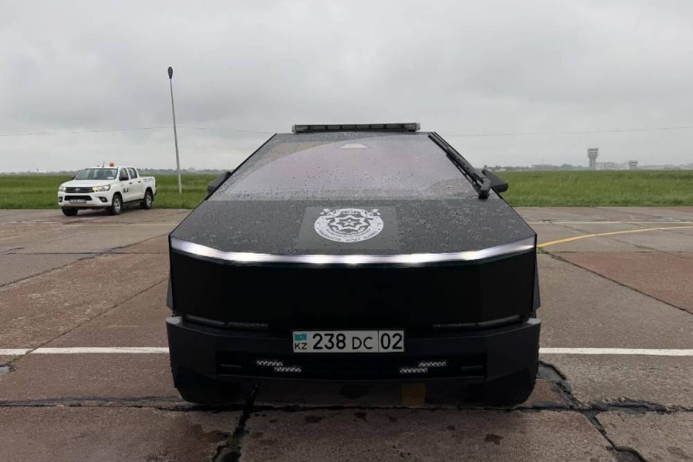 https://autogreeknews.gr/wp-content/uploads/2026/06/cybertruck-patrol-car-kazakhstan-08.jpg