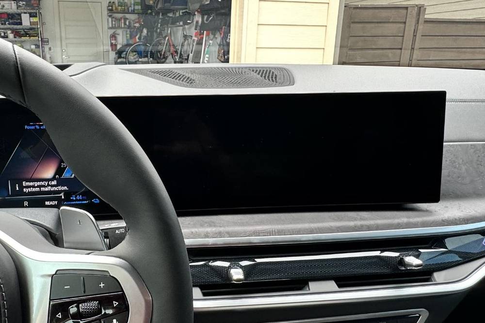 https://autogreeknews.gr/wp-content/uploads/2026/06/infotainment-black-screen.jpg