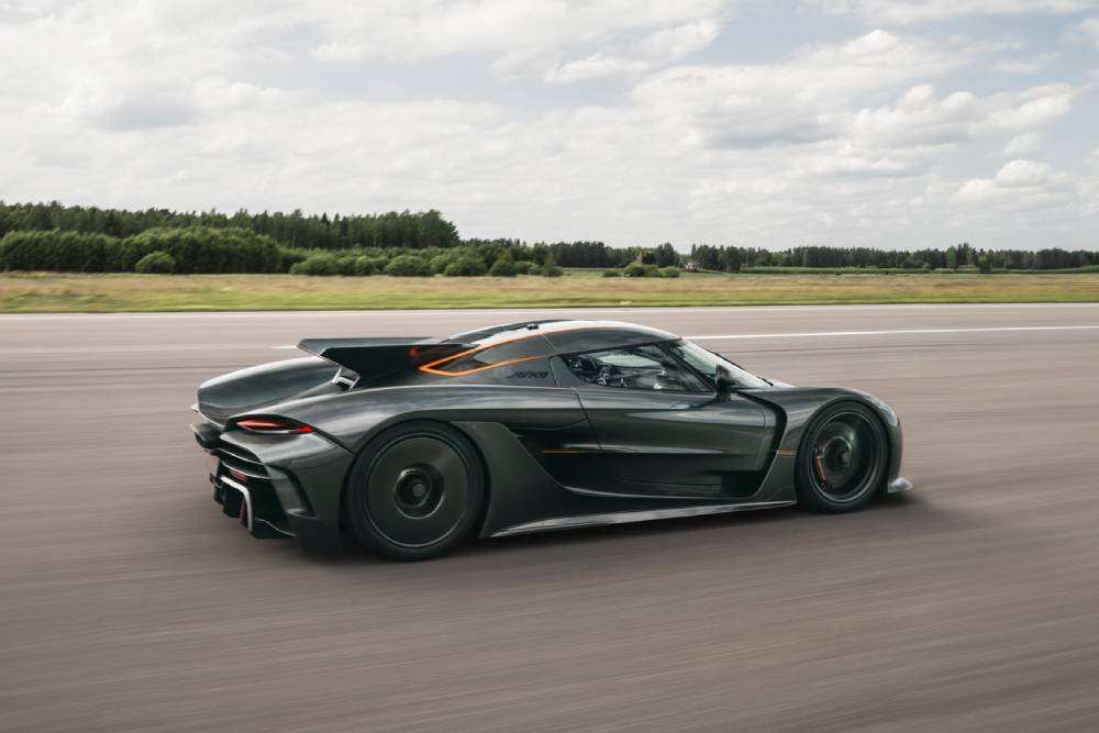 https://autogreeknews.gr/wp-content/uploads/2026/06/koenigsegg-jesko-absolut-just-set-the-quarter-mile-1.jpg