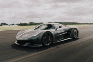 Το Koenigsegg Jesko Absolut έκανε θρύψαλα κοντέρ και ρεκόρ