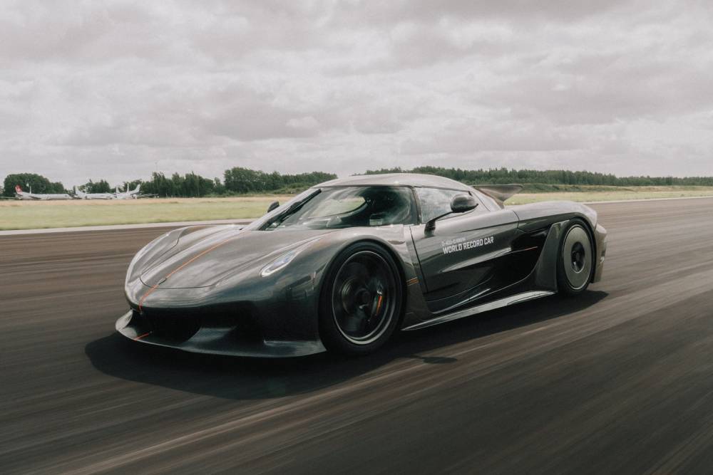 Το Koenigsegg Jesko Absolut έκανε θρύψαλα κοντέρ και ρεκόρ