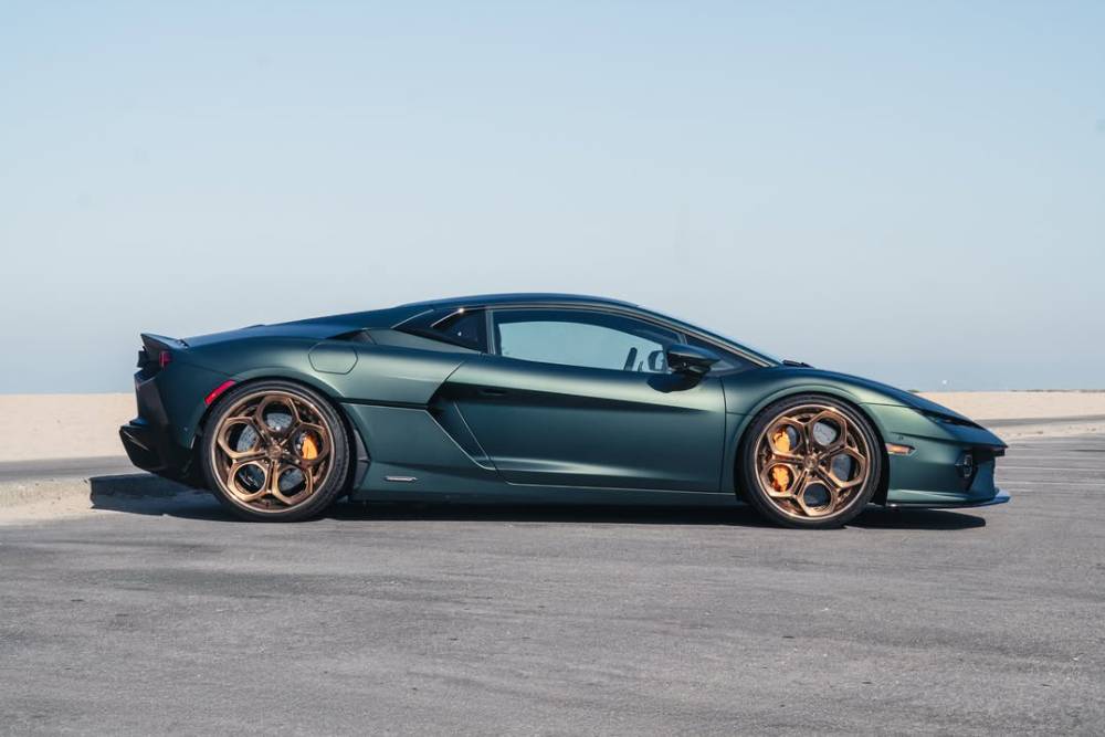 https://autogreeknews.gr/wp-content/uploads/2026/06/lamborghini-temerario-with-new-set-of-wheels-3.jpg