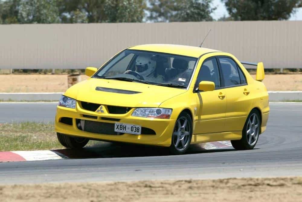 https://autogreeknews.gr/wp-content/uploads/2026/06/mitsubishi-evo-8-turning.jpg