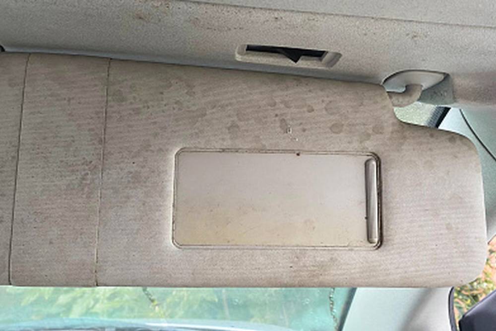 https://autogreeknews.gr/wp-content/uploads/2026/06/mold-in-the-car-04.jpg