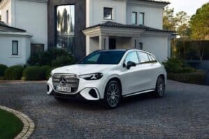 new mercedes glc 250 and 300 (4)