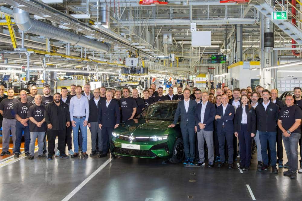 https://autogreeknews.gr/wp-content/uploads/2026/06/next-gen-opel-astra-made-in-germany-1.jpg