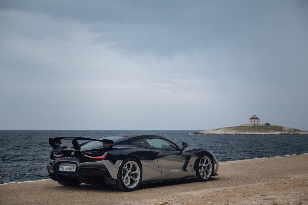 https://autogreeknews.gr/wp-content/uploads/2026/06/rimac-nevera-tour-2.jpg