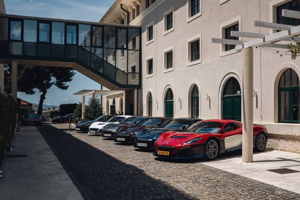 https://autogreeknews.gr/wp-content/uploads/2026/06/rimac-nevera-tour-6.jpg
