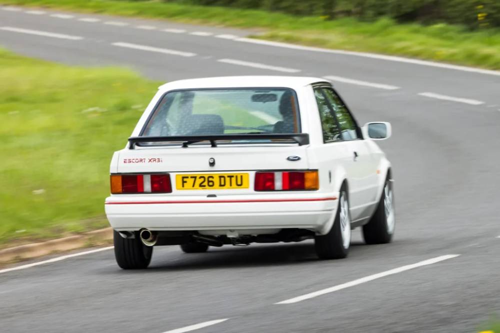 https://autogreeknews.gr/wp-content/uploads/2026/06/tolman-ford-escort-xr3i-02.jpg.jpg