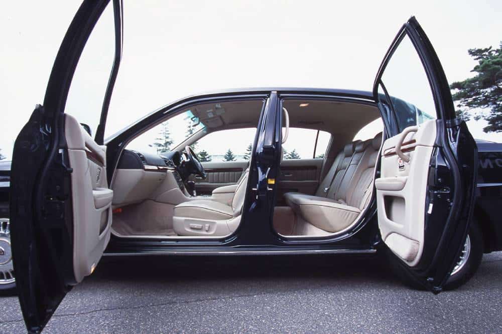 https://autogreeknews.gr/wp-content/uploads/2026/06/toyota_origin_2-1.jpg