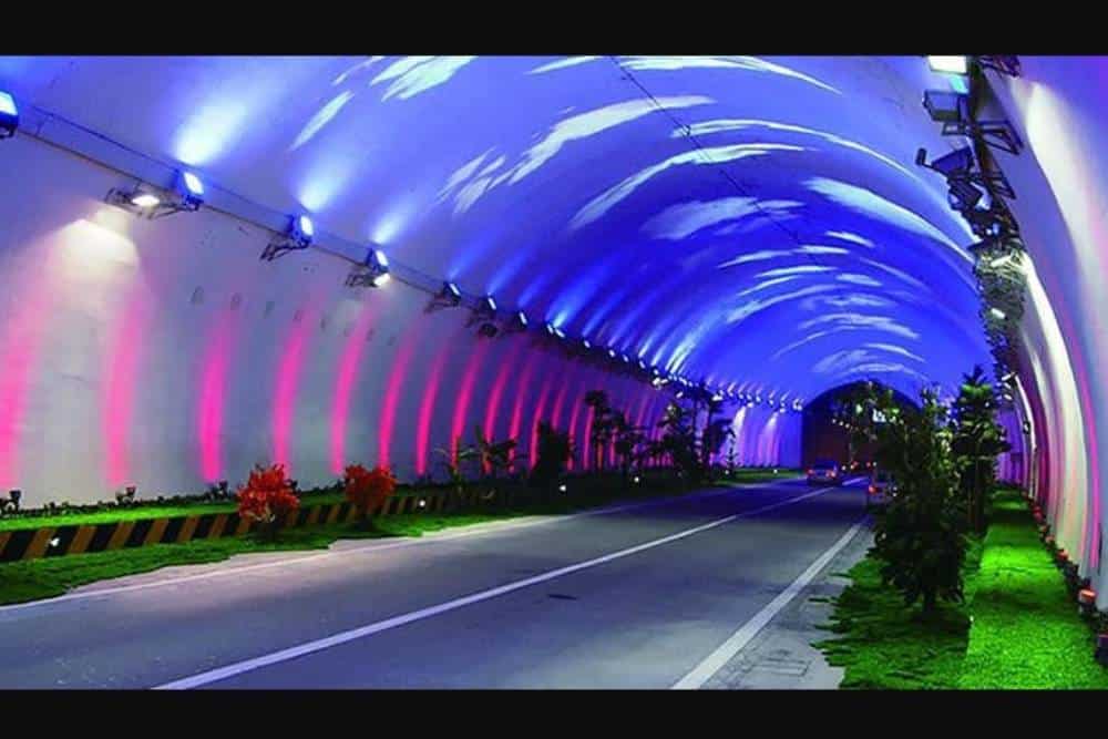https://autogreeknews.gr/wp-content/uploads/2026/06/tree-tunnel-03.jpg