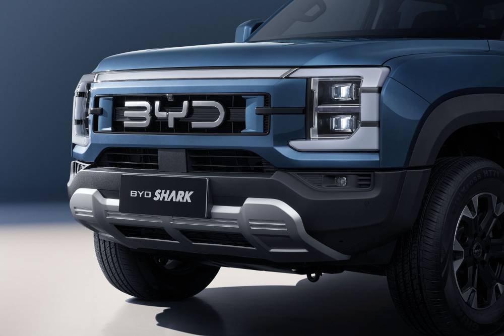 https://autogreeknews.gr/wp-content/uploads/2026/07/04-BYD-SHARK-Exterior-Front-Detail-1.jpg