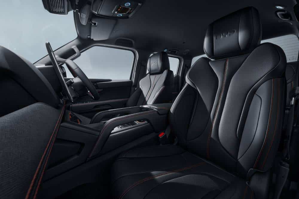 https://autogreeknews.gr/wp-content/uploads/2026/07/07-BYD-SHARK-Interior-front-seats-1.jpg
