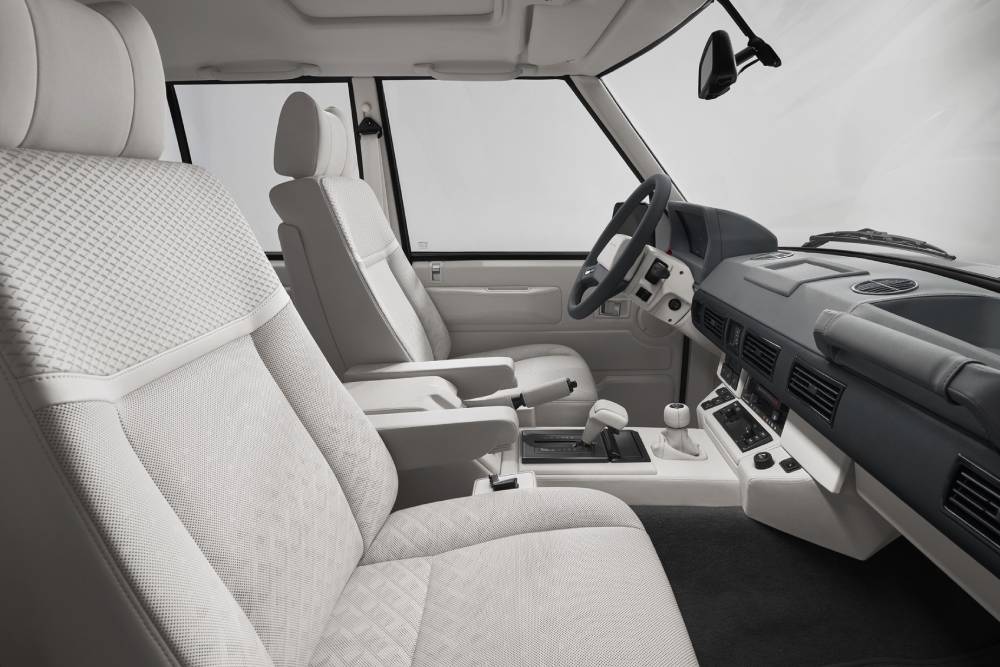https://autogreeknews.gr/wp-content/uploads/2026/07/1993-range-rover-classic-turns-into-an-sv-ultra-lo-5.jpg