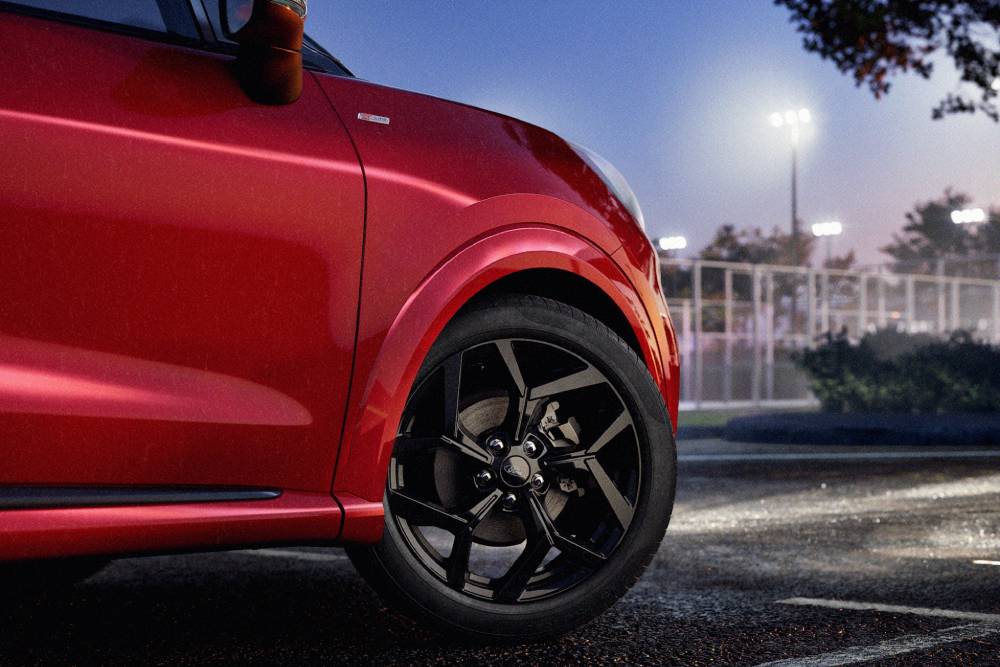 https://autogreeknews.gr/wp-content/uploads/2026/07/2026_Ford_Puma_Black_Edition_02-1.jpg
