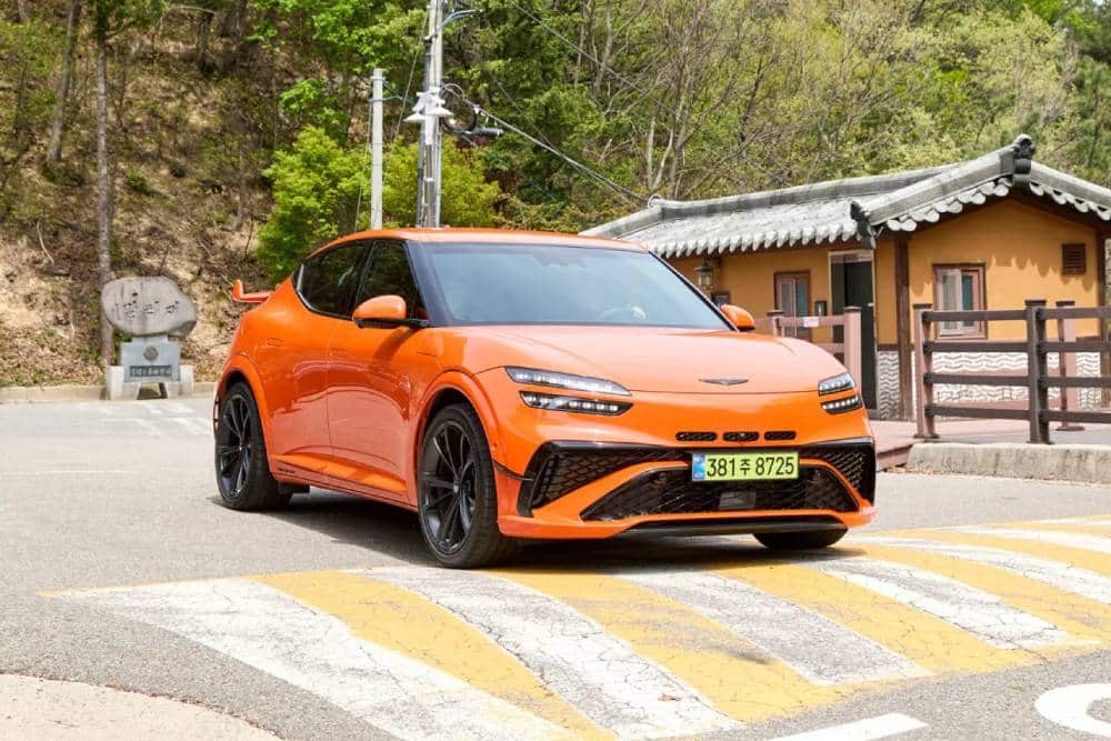 https://autogreeknews.gr/wp-content/uploads/2026/07/2027-Genesis-GV60-Magna-729-12-2048x1366-1.jpg